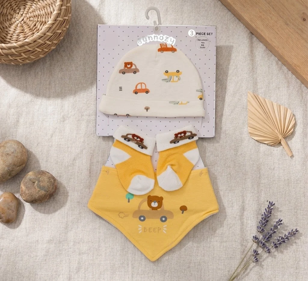 Sunnozy-3-piece set of accessories(hat+bib+socks) - Car Bear - 0-6M