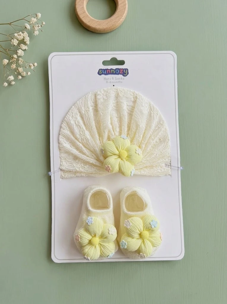 Sunnozy-hat+sock set - yellow flowers - 0+