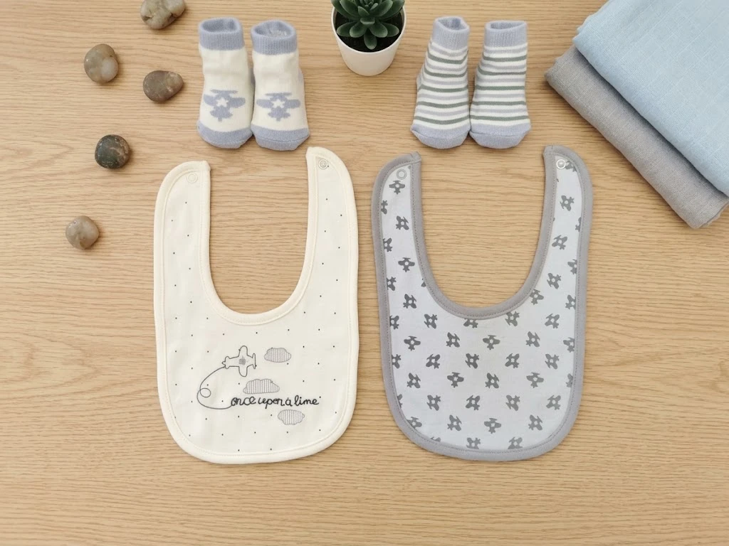 Sunnozy-2set socks+2pcs bibs - airplane - 0-6M