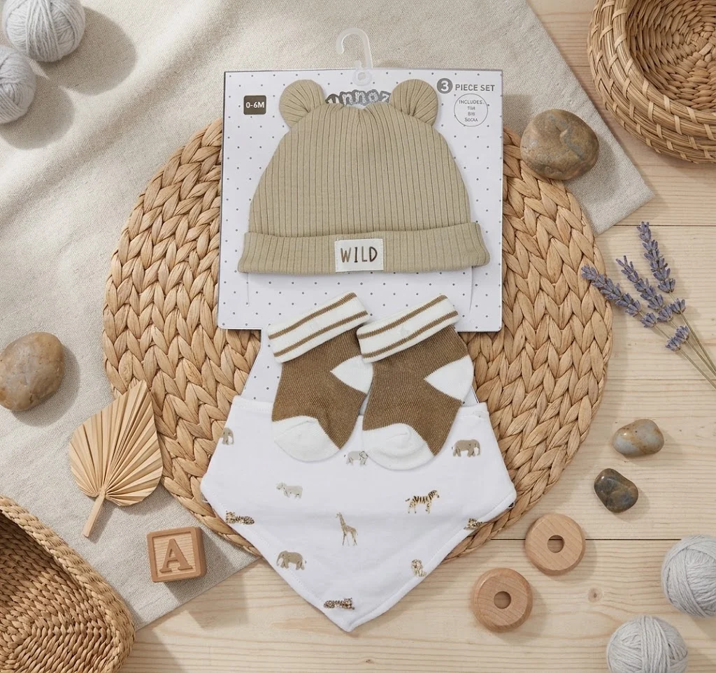 Sunnozy-3-piece set of accessories(hat+bib+socks) - Cafe-colored small animal WILD - 0-6M