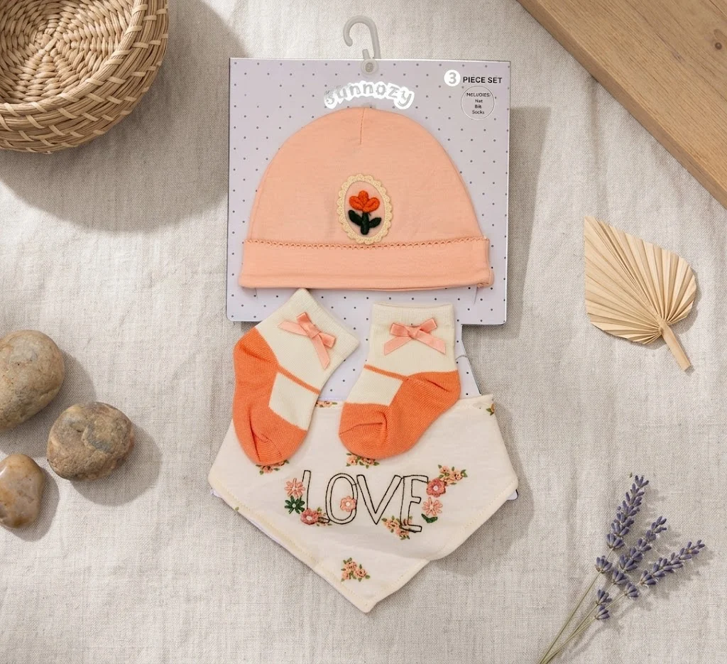 Sunnozy-3-piece set of accessories(hat+bib+socks) - Champagne alphabet - 0-6M
